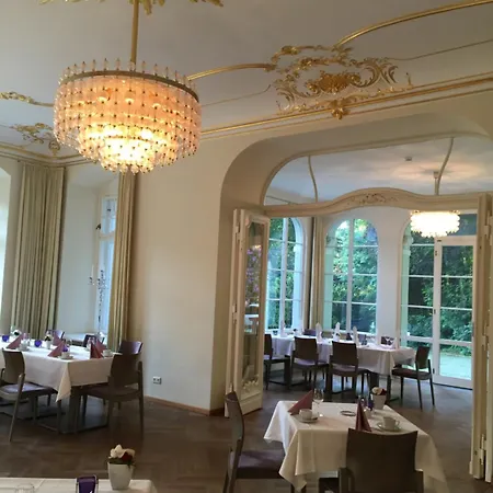 מלון Schloss Rabenstein