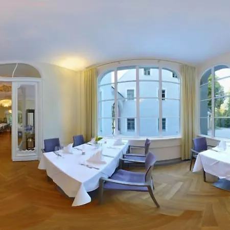 מלון Schloss Rabenstein