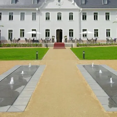 מלון Schloss Rabenstein