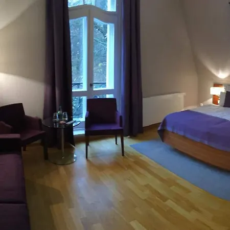 Schloss Rabenstein מלון 4*